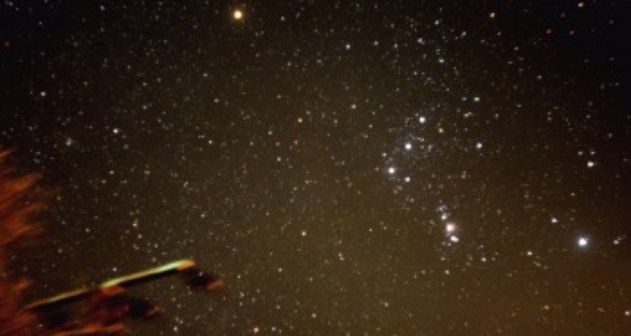 Photographie de la constellation d'Orion et de sa ceinture d'étoiles