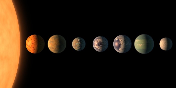 Vue d'artiste alignant les sept planètes rocheuses du système TRAPPIST-1 par ordre de distance à leur étoile naine rouge
