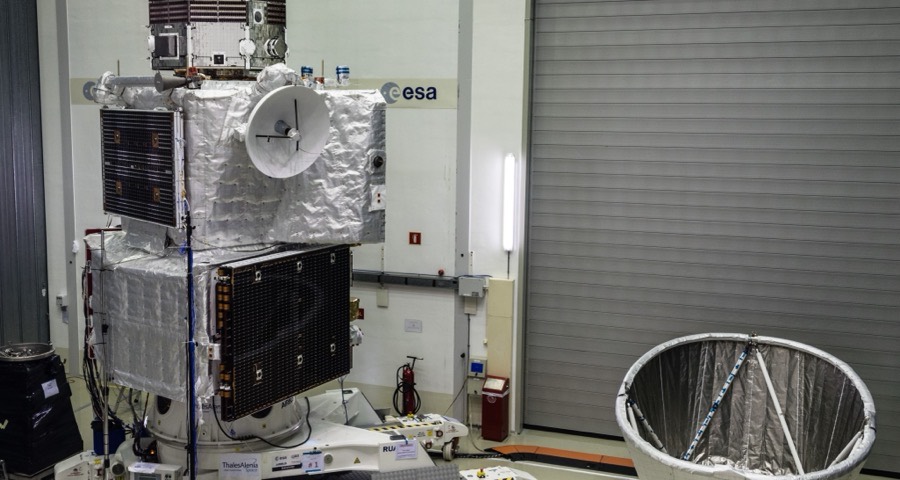 L'empilement complet de la sonde BepiColombo présenté lors d'une journée médias de l'ESA en 2017